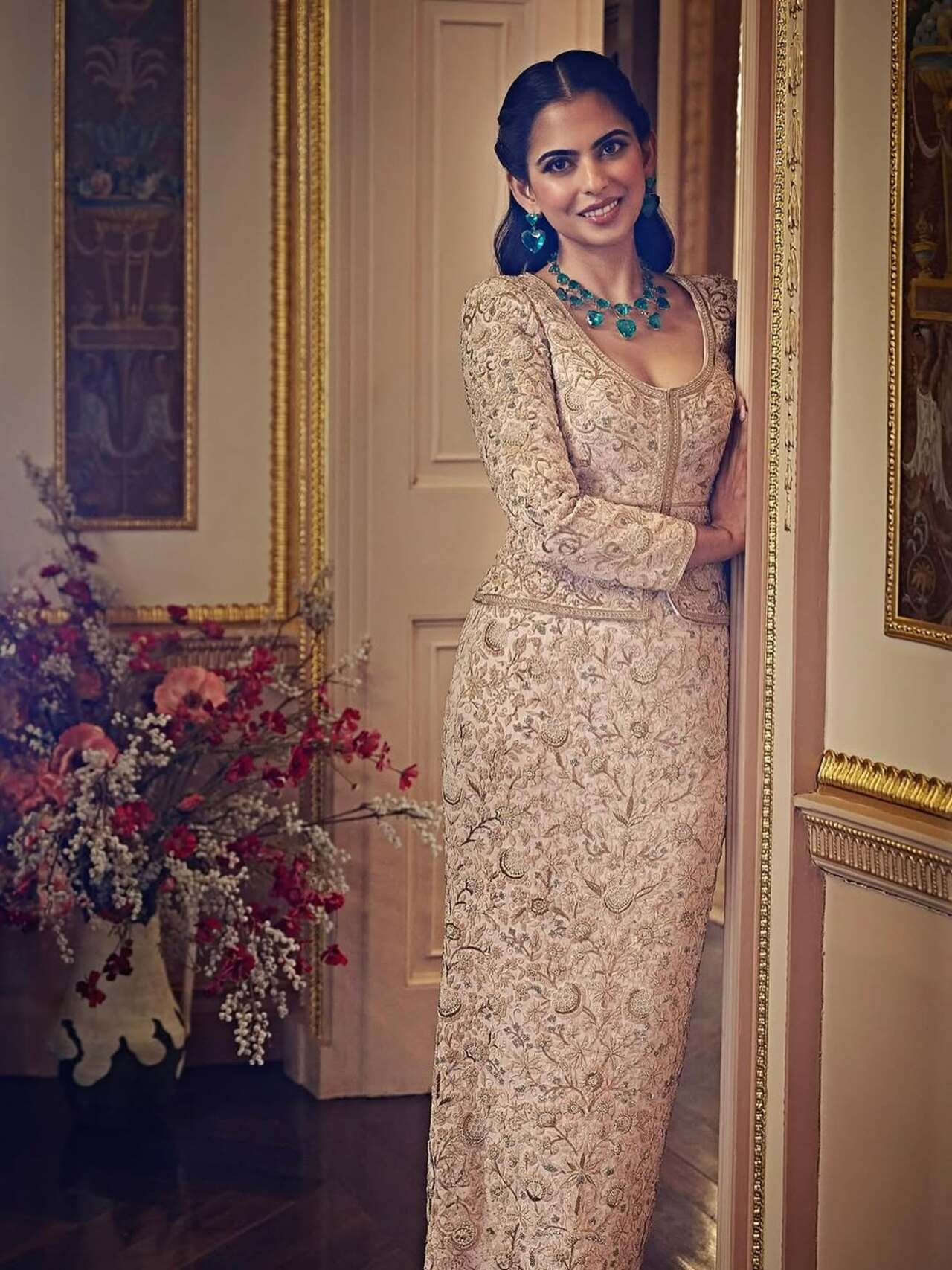 Isha's stylist, Anaita, took to her Instagram handle and shared a series of pictures with a brief description of Isha Ambani's outfit